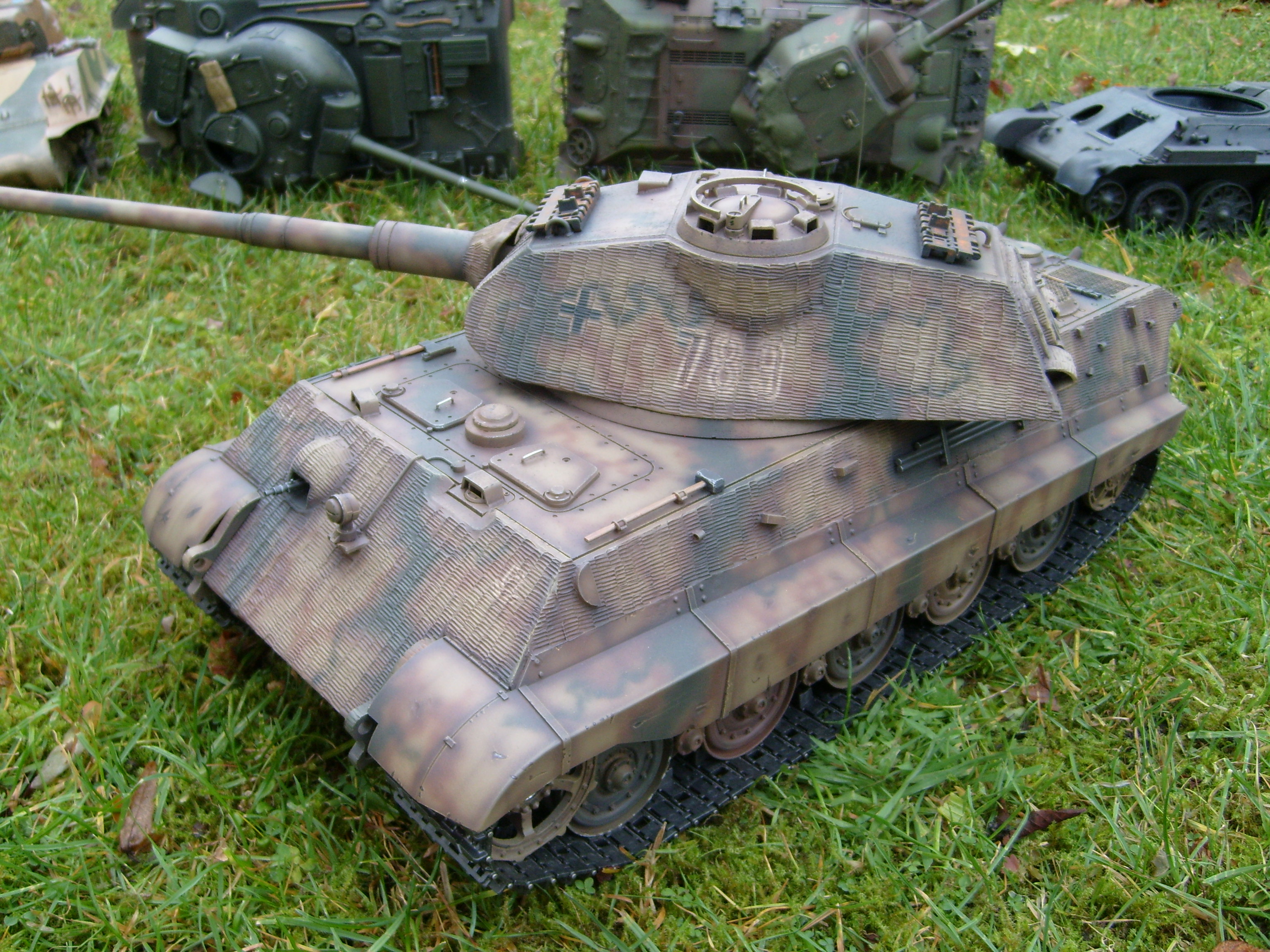 1/16 RC King Tiger with Porsche Turret. RCU Forums