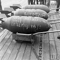 Click image for larger version

Name:	hist_us_20_ww2_pacific_pic_tarawa_bomb.jpg
Views:	490
Size:	229.5 KB
ID:	1924496